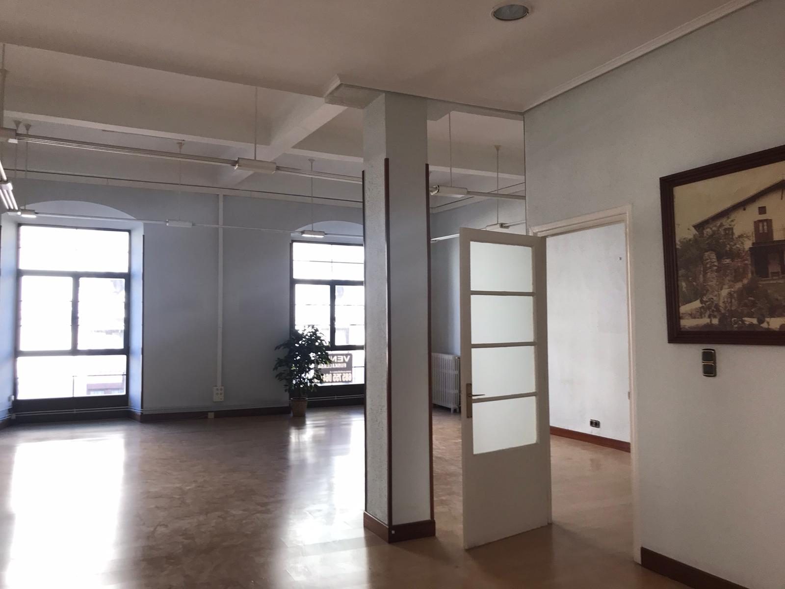 Oficina de Ribera 1 antes de su transformación en vivienda